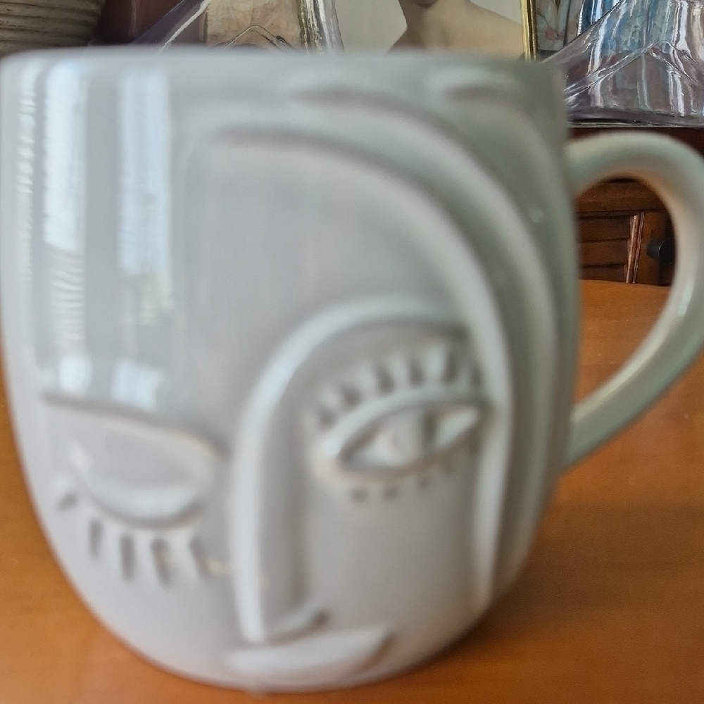 Starbucks 2013 White Bone China Mermaid Logo Mug. VGUC